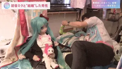 曾经花200万娶初音的日本宅男，如今过成了这样子……_曾经花200万娶初音的日本宅男，如今过成了这样子……_