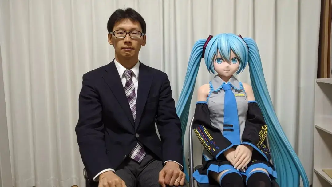 曾经花200万娶初音的日本宅男，如今过成了这样子……_曾经花200万娶初音的日本宅男，如今过成了这样子……_