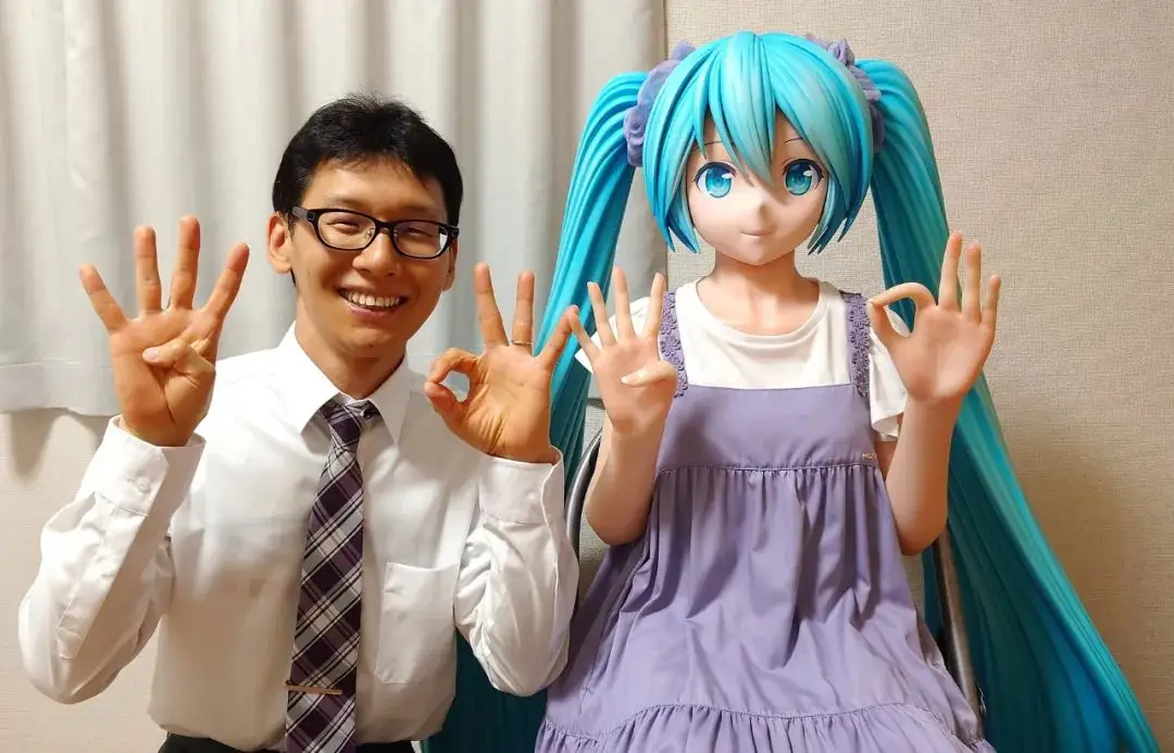 曾经花200万娶初音的日本宅男，如今过成了这样子……_曾经花200万娶初音的日本宅男，如今过成了这样子……_