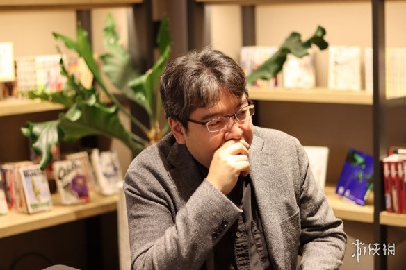 柯震东挥泪接受央视采访视频__唐国强接受b站采访