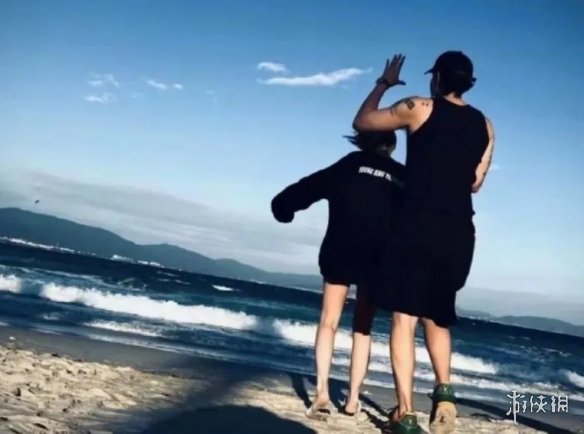 黄子韬晒结婚证:目标已达成!网友戏称幼师资格证下来了__黄子韬晒结婚证:目标已达成!网友戏称幼师资格证下来了