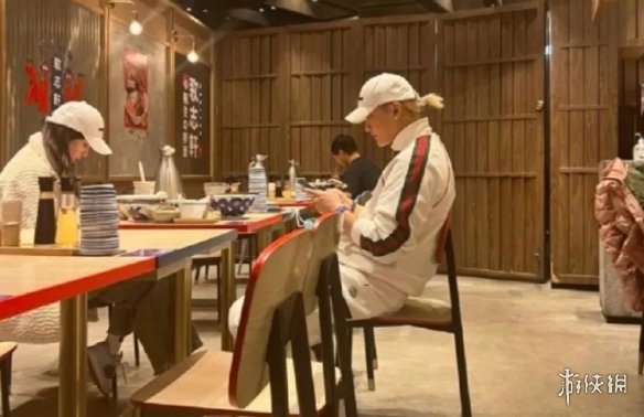 黄子韬晒结婚证:目标已达成!网友戏称幼师资格证下来了__黄子韬晒结婚证:目标已达成!网友戏称幼师资格证下来了