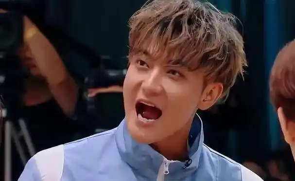 黄子韬晒结婚证:目标已达成!网友戏称幼师资格证下来了_黄子韬晒结婚证:目标已达成!网友戏称幼师资格证下来了_