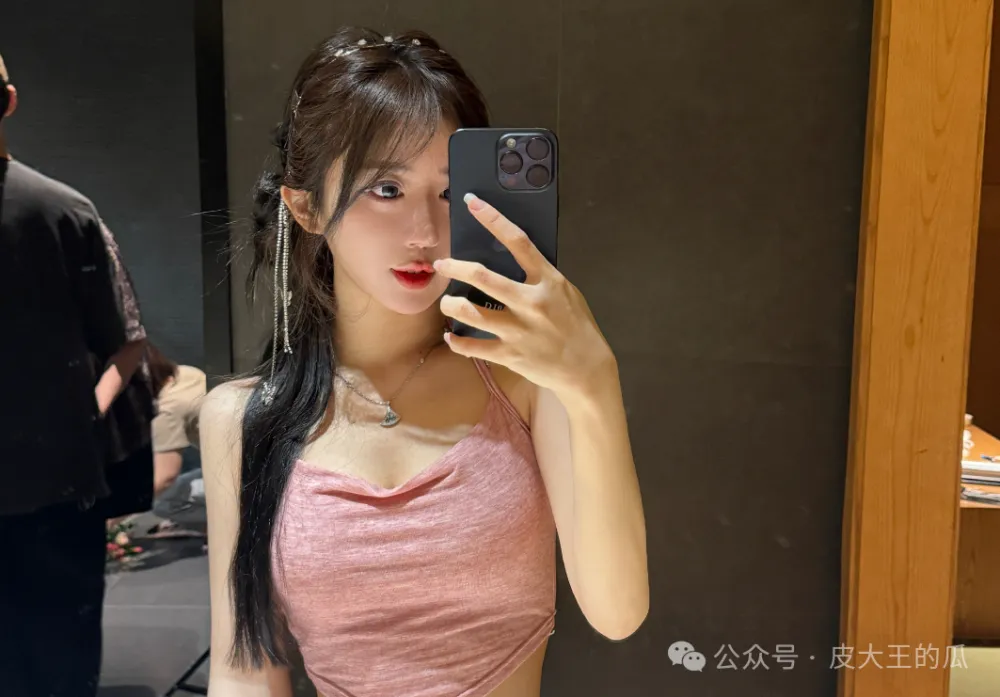 呆妹儿感情绯闻再起，直播车速快到老司机都追不上