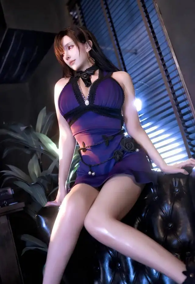 凛子酱cos蒂法，紫色礼服，油光的玉足美腿，丰满身材！_凛子酱cos蒂法，紫色礼服，油光的玉足美腿，丰满身材！_