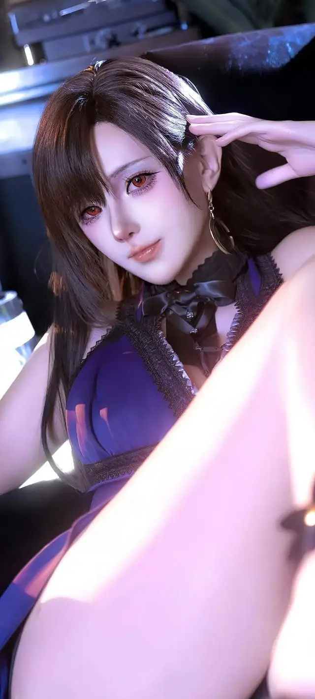 _凛子酱cos蒂法，紫色礼服，油光的玉足美腿，丰满身材！_凛子酱cos蒂法，紫色礼服，油光的玉足美腿，丰满身材！