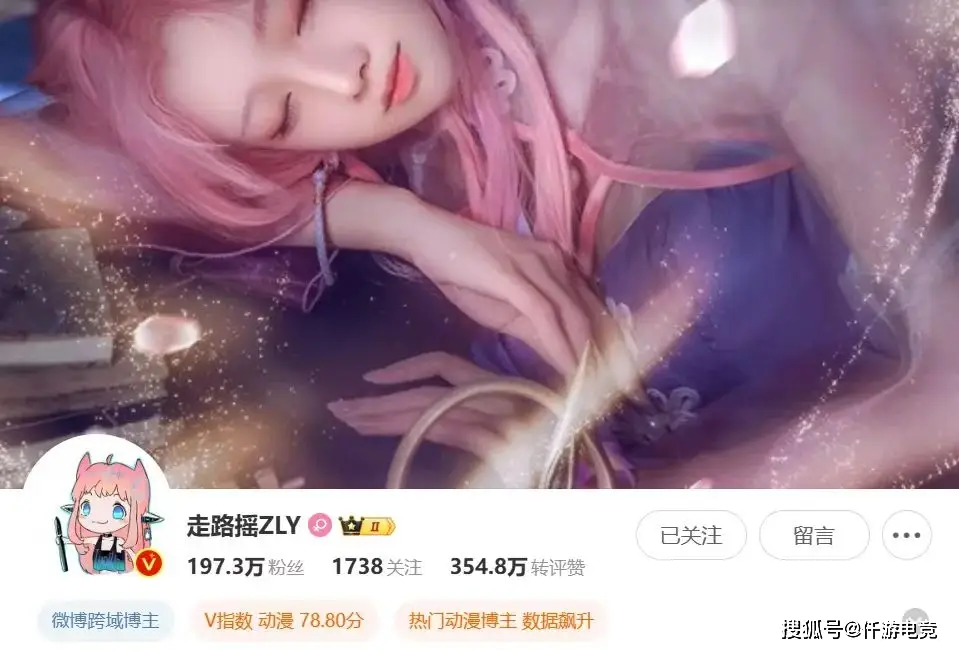 女网红走路摇“兼职”赚快钱参加商演，再现cos“无裤”不知火舞_女网红走路摇“兼职”赚快钱参加商演，再现cos“无裤”不知火舞_