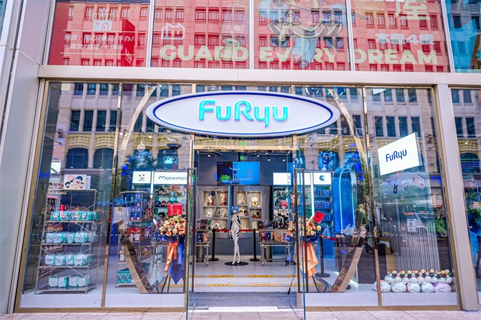 FuRyu中国首家快闪店登陆上海百联ZX 手办墙萌力吸睛 日本非遗展品加持__FuRyu中国首家快闪店登陆上海百联ZX 手办墙萌力吸睛 日本非遗展品加持