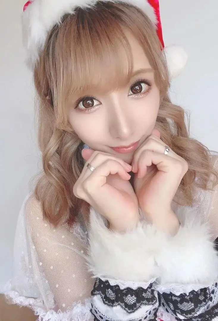 日本顶级美胸女王黑川绮罗av_美女子晒完美身材_