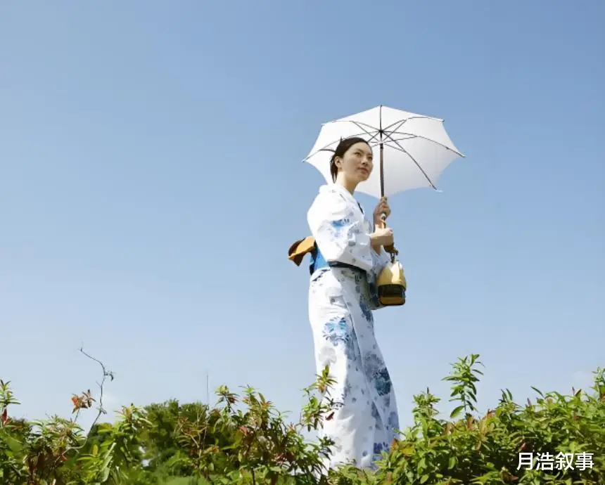 女性穿和服战斗的动画_平胸妹子穿什么内衣_