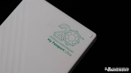 在自家周年产品上，这家老牌大厂玩起了极简主义_在自家周年产品上，这家老牌大厂玩起了极简主义_