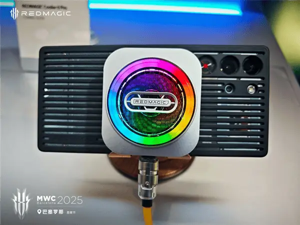 红魔MWC2025大放异彩：4K裸眼3D游戏本领衔，电竞生态全面升级！__红魔MWC2025大放异彩：4K裸眼3D游戏本领衔，电竞生态全面升级！