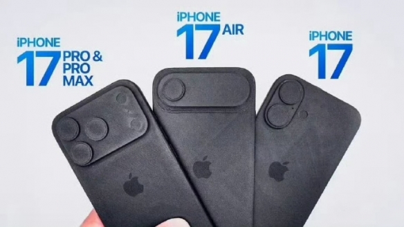 _iPhone 17系列新机模型曝光！音量键被移到手机底部？_iPhone 17系列新机模型曝光！音量键被移到手机底部？