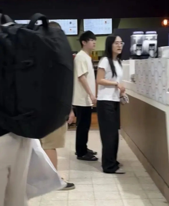 TES不敌KC或将提前淘汰！涵艺爆料中野疑似吵架，阿水女友去现场督战_TES不敌KC或将提前淘汰！涵艺爆料中野疑似吵架，阿水女友去现场督战_