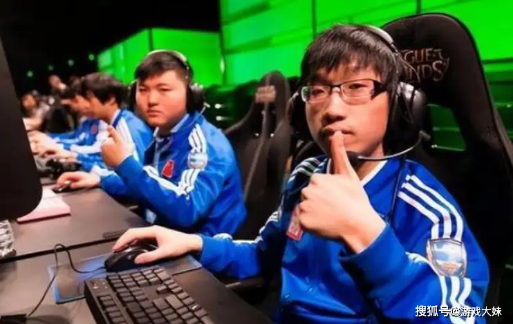 _Tabe接受采访,直言uzi年轻时非常固执,队友打得不好会被叫滚_Tabe接受采访,直言uzi年轻时非常固执,队友打得不好会被叫滚