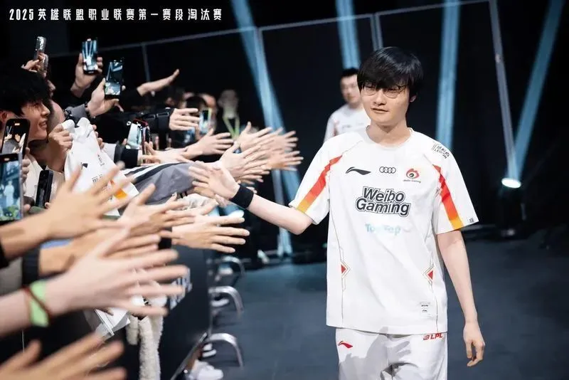 三连败后WE发文致歉；乐言自曝恋爱细节，6 年难忘周淑怡；无畏契约手游国服社交账号启动；LOL衍生游戏开发商永久关闭！__三连败后WE发文致歉；乐言自曝恋爱细节，6 年难忘周淑怡；无畏契约手游国服社交账号启动；LOL衍生游戏开发商永久关闭！