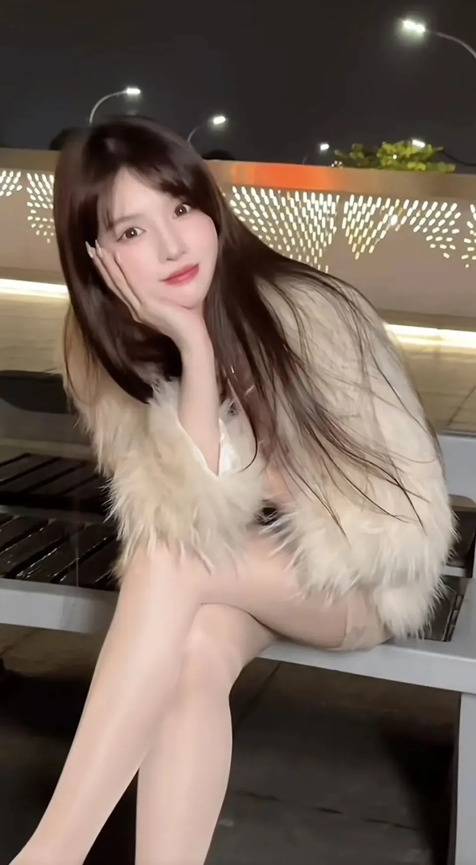 助眠女主播称以前1个月几十万，现在少的可怜，房租1月1万都交不起，很后悔换平台！引发网友热议~_助眠女主播称以前1个月几十万，现在少的可怜，房租1月1万都交不起，很后悔换平台！引发网友热议~_
