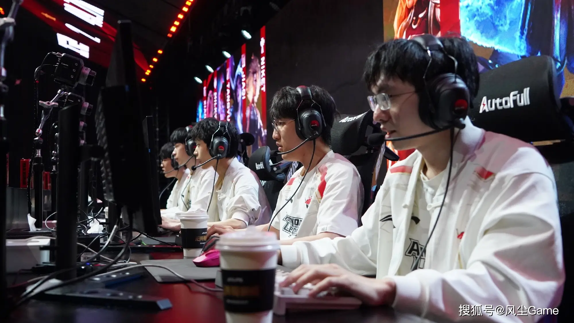 AL三连胜晋级登峰组，RNG跌入涅槃组恐提前放假？