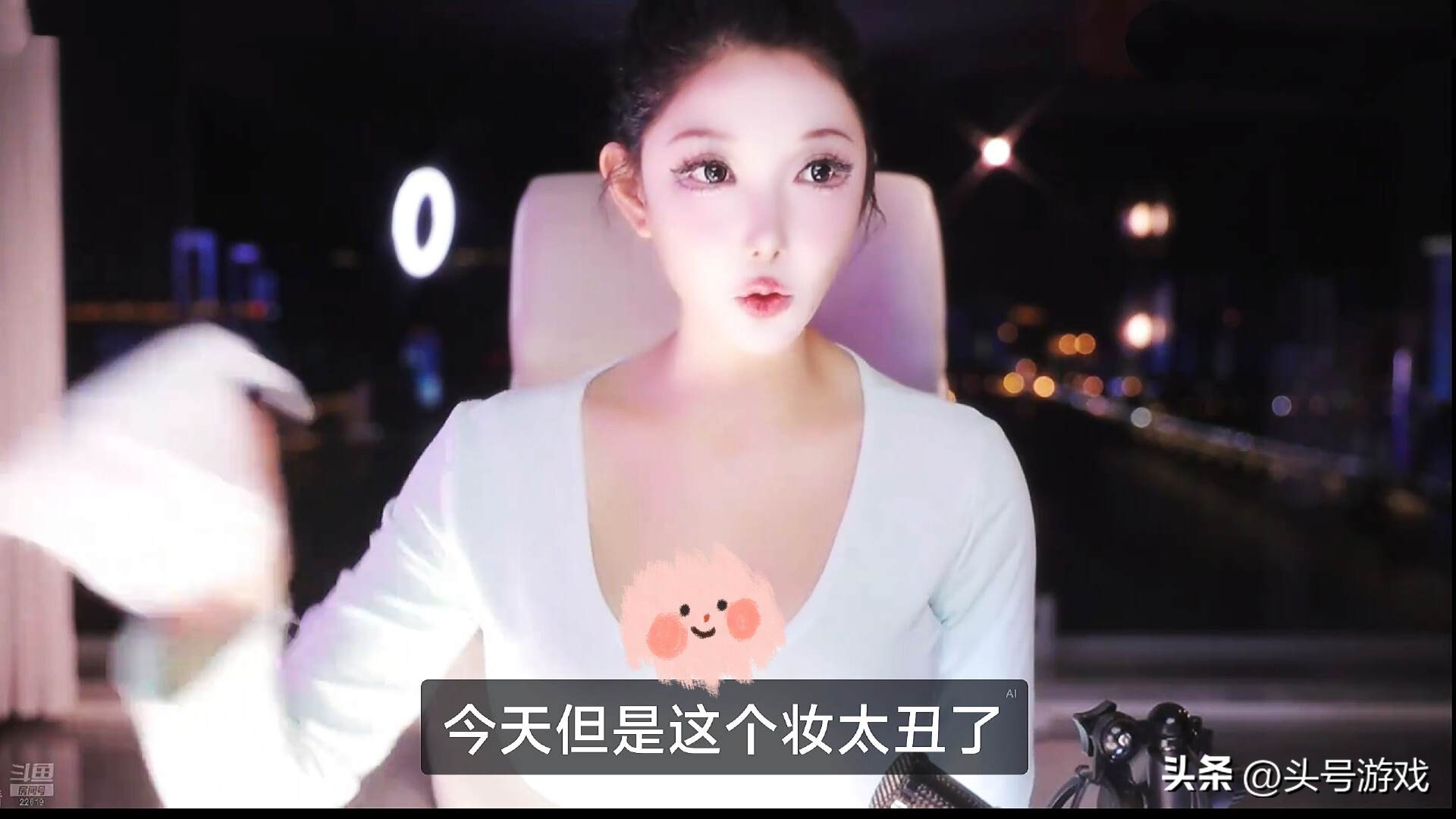 _米娜直播cos雅典娜，卸妆后大变样被喷下播，网友：外星人长相？_米娜直播cos雅典娜，卸妆后大变样被喷下播，网友：外星人长相？