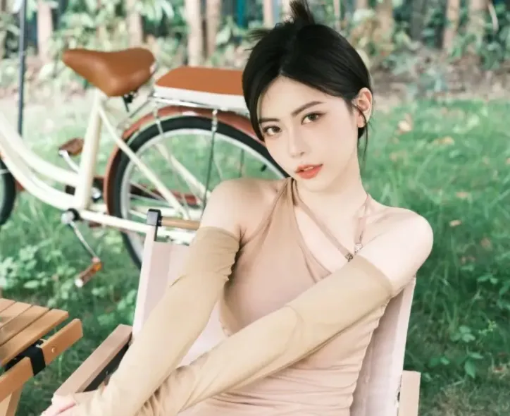周淑怡直播事业下滑后PK男主播! 是新转机还是闹剧?