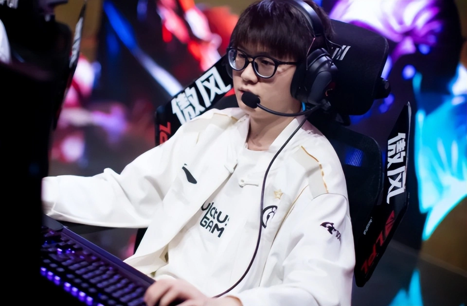 朱开怒怼IG粉丝：难道要我违心夸Meiko状态很好吗？真相太扎心