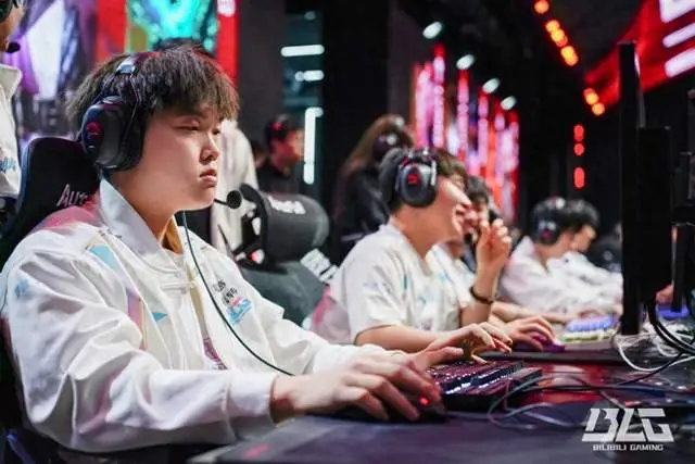 LPL第二赛段BLG和TES争霸!谁是大王?即将揭晓!