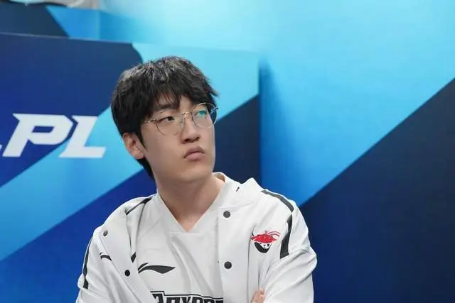 _昔日队友今日对手_昔日的队友