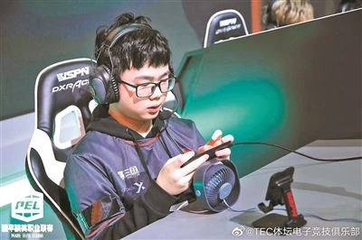从电竞选手到学霸！李嘉豪是如何逆袭的?!
