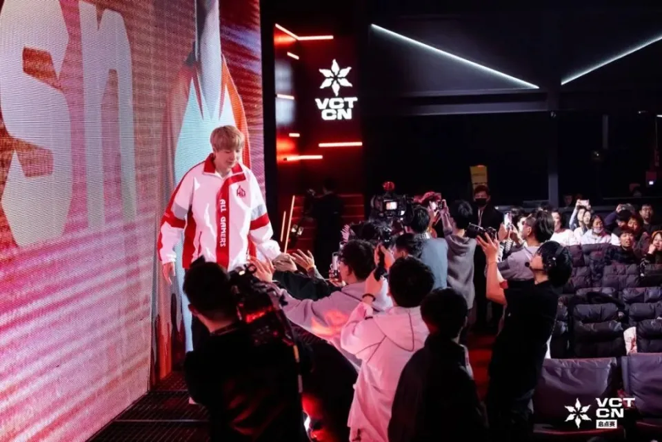 震撼！李思南VCT CN联赛首秀，变与不变对决有何戏剧性？