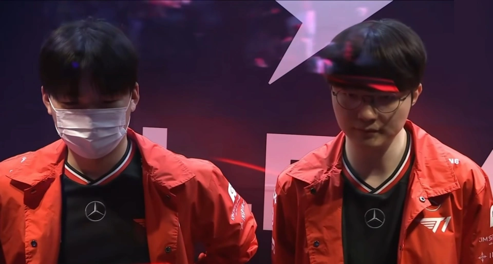 T1上演鸡蛋惨案，Faker尽力保蛋，难挡神秘O哥，Smash无限超神_T1上演鸡蛋惨案，Faker尽力保蛋，难挡神秘O哥，Smash无限超神_