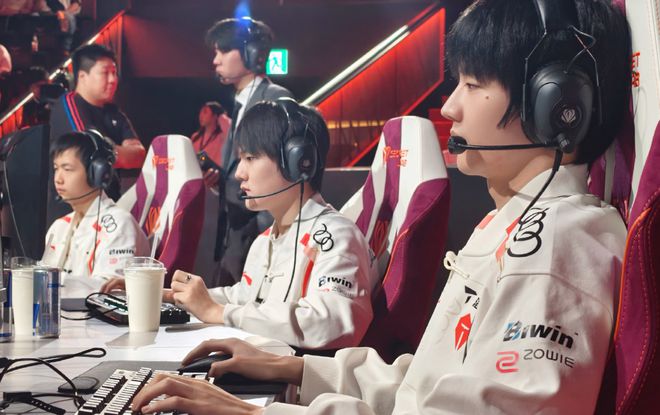 网友热议政府工作报告_击败所有选手进入决赛_