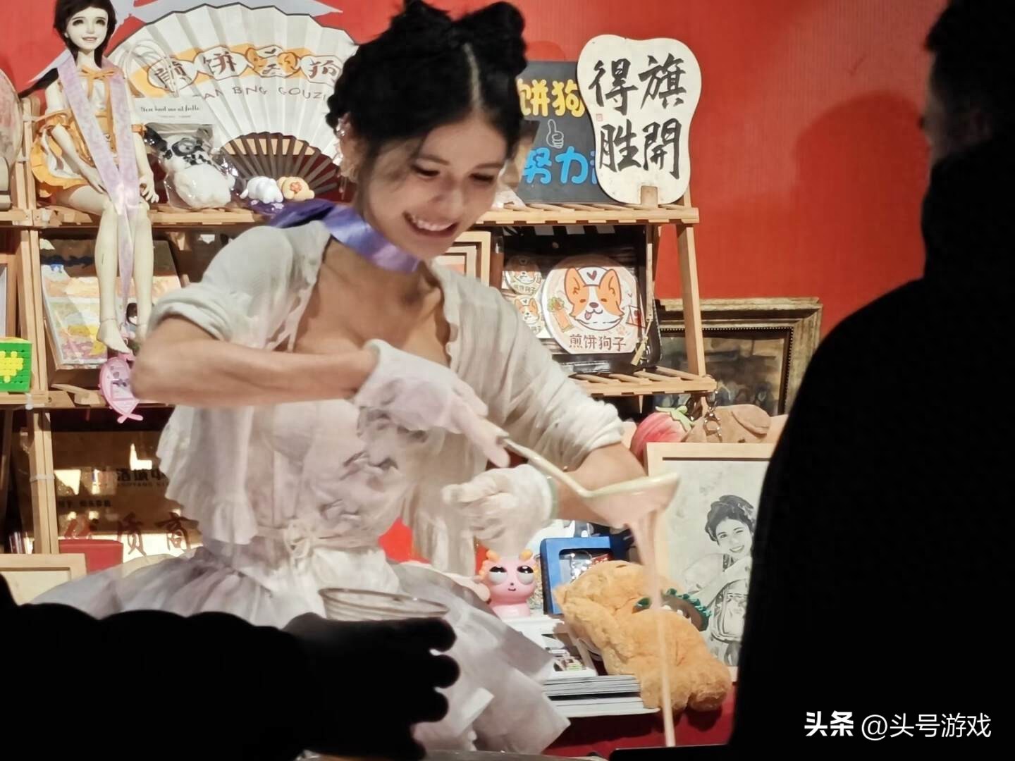 从网红主播到煎饼摊主？狗头萝莉的转型之路究竟赚不赚钱
