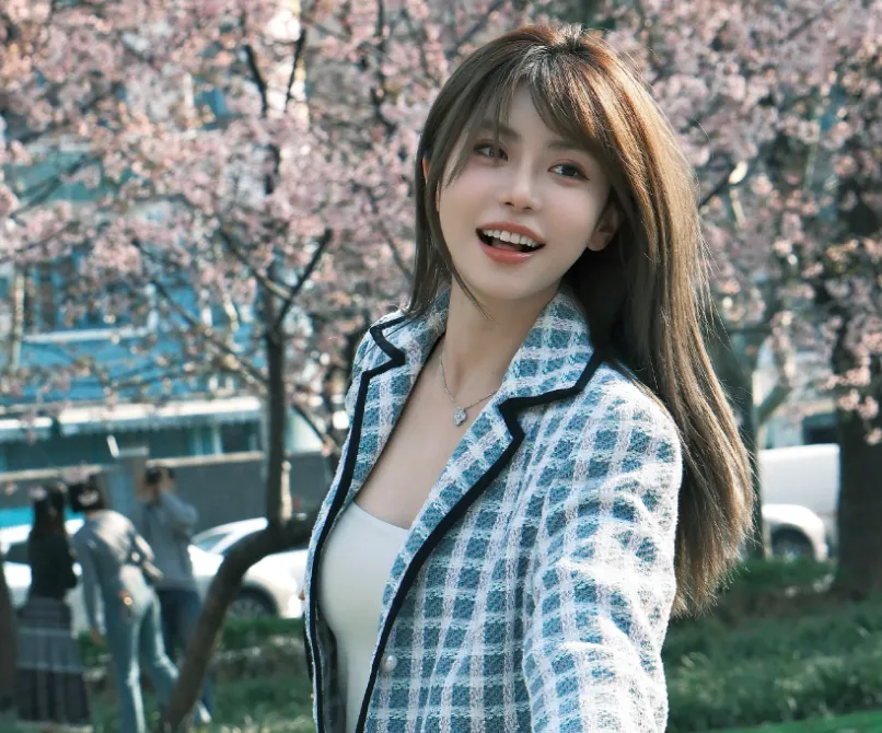 周淑怡衣帽间直播大秀私服，粉丝直呼：这身材也太绝了吧