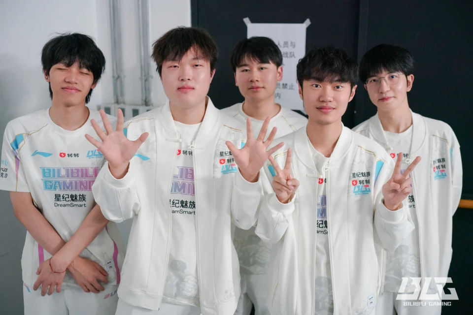 BLG对阵JDG：昔日大小王对决，谁能在这场焦点之战中笑到最后？