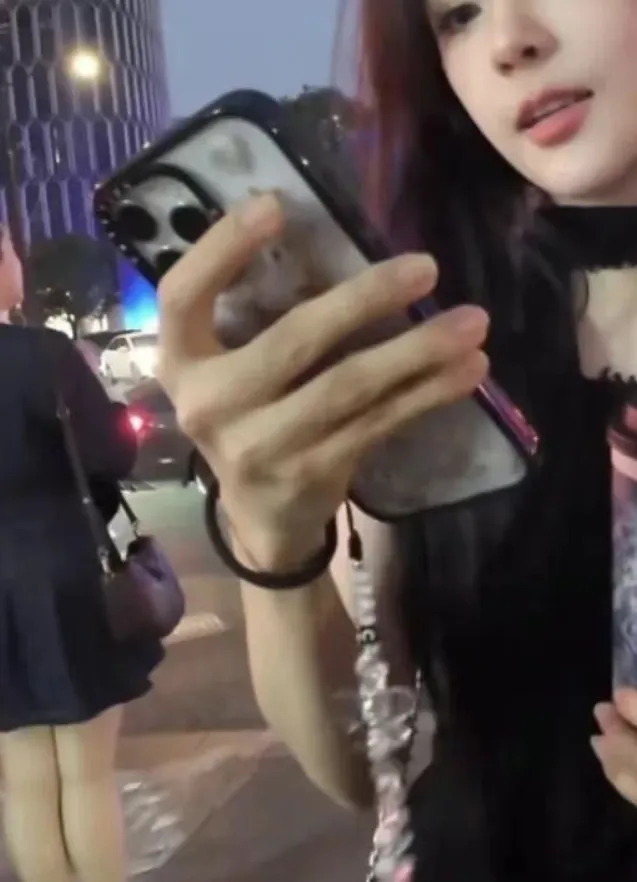 颜值几何啥意思_娜扎古装新剧服饰遭网友热议_