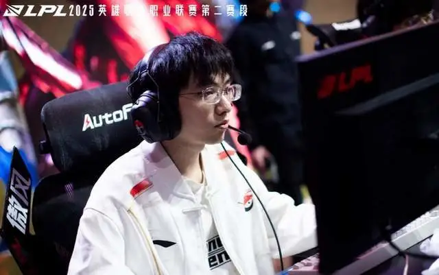 LPL精彩不断！AL四连胜后迎战TT，究竟谁能笑到最后？