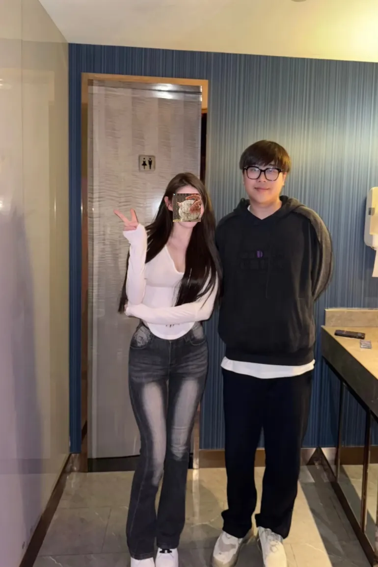 曾与Faker五五开的卢本伟销声匿迹，如今发福他还有机会复播？