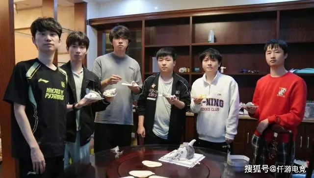 LOL：姿态笑谈LPL线下票价：LNG主场票价48没人买，但NIP却要168_LOL：姿态笑谈LPL线下票价：LNG主场票价48没人买，但NIP却要168_