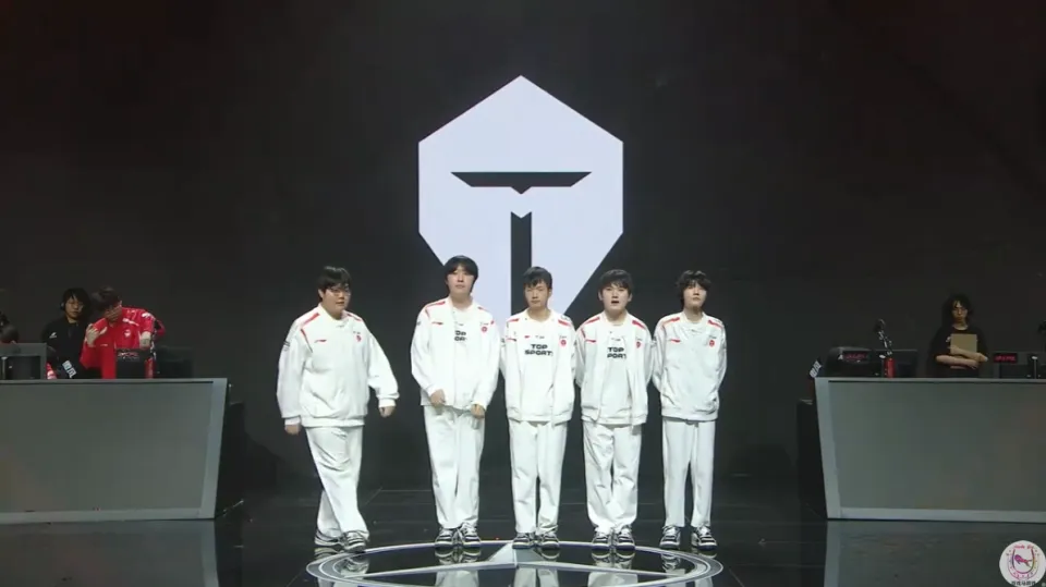 陀螺王虐菜还是稳?LPL第一赛段冠亚军继续领跑__陀螺王虐菜还是稳?LPL第一赛段冠亚军继续领跑