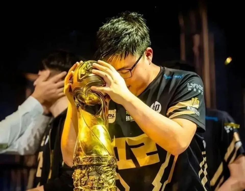 Uzi能否成为第二位名人堂成员？无S冠的他凭什么打动拳头公司