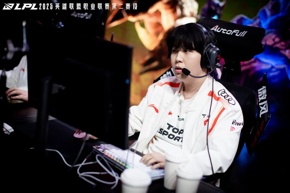 _赢了也是输了！红米教练赛后点评TES今天发挥：后面要更努力_赢了也是输了！红米教练赛后点评TES今天发挥：后面要更努力