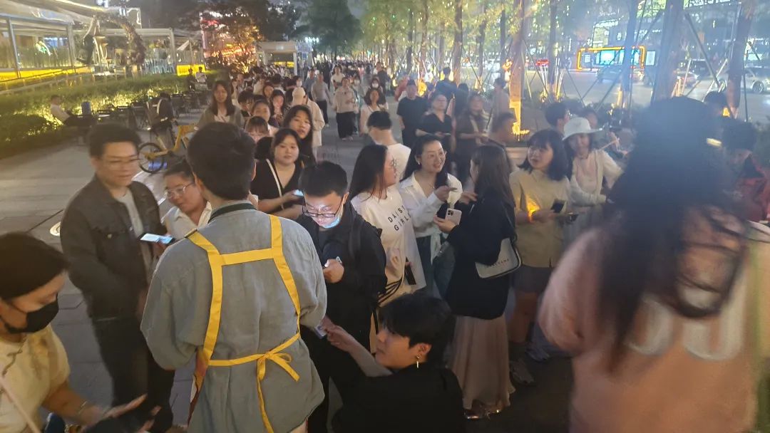 成都双子塔的视频_2021成都跨年双子塔_