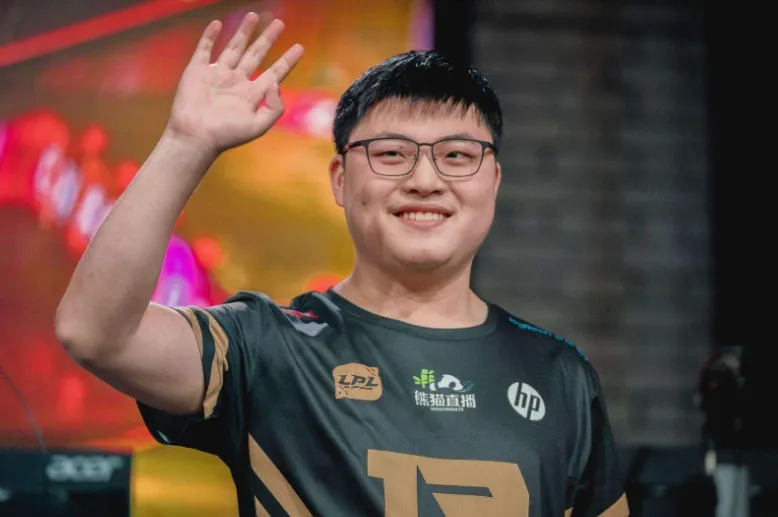 Uzi入选名人堂？国服第一ADC的传奇之路即将揭晓