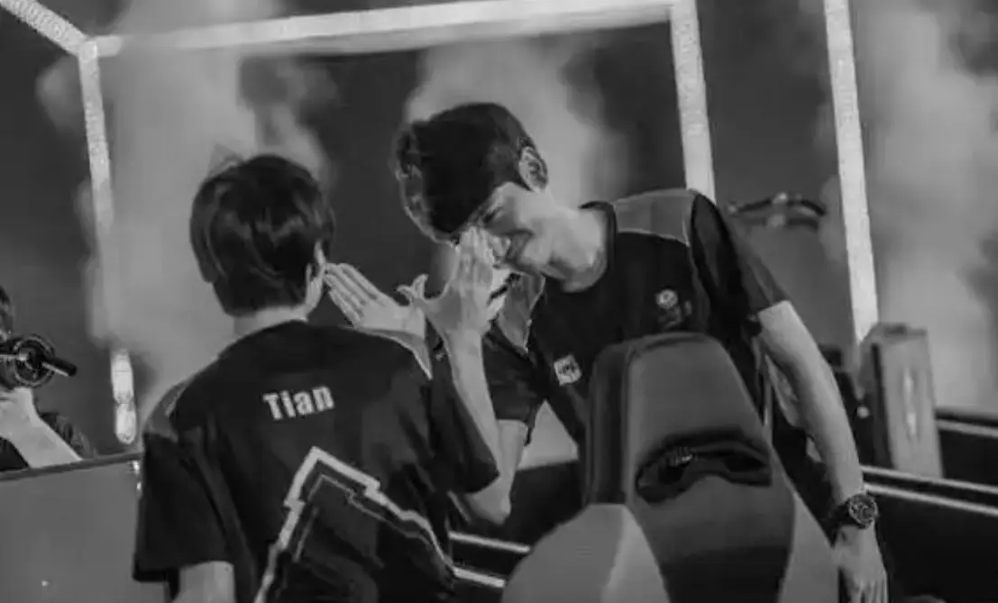 _资讯：Doinb输WBG后狂夸小天！两人无情碰拳自此已成陌路_资讯：Doinb输WBG后狂夸小天！两人无情碰拳自此已成陌路