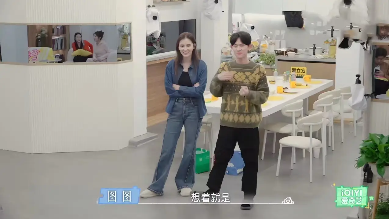 胖胖被忽悠得团团转，图图和晓玲的幼稚密谋为何让所有人笑而不语？