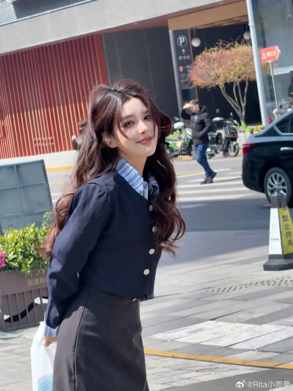 _LPL美女解说Rita单身引热议，并回应：我不喜欢被叫“妈妈”，我更喜欢被叫“姐姐”_LPL美女解说Rita单身引热议，并回应：我不喜欢被叫“妈妈”，我更喜欢被叫“姐姐”