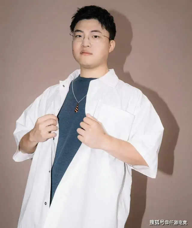 UZI亲口否认名人堂拍摄！他究竟为何吊威亚从天而降？