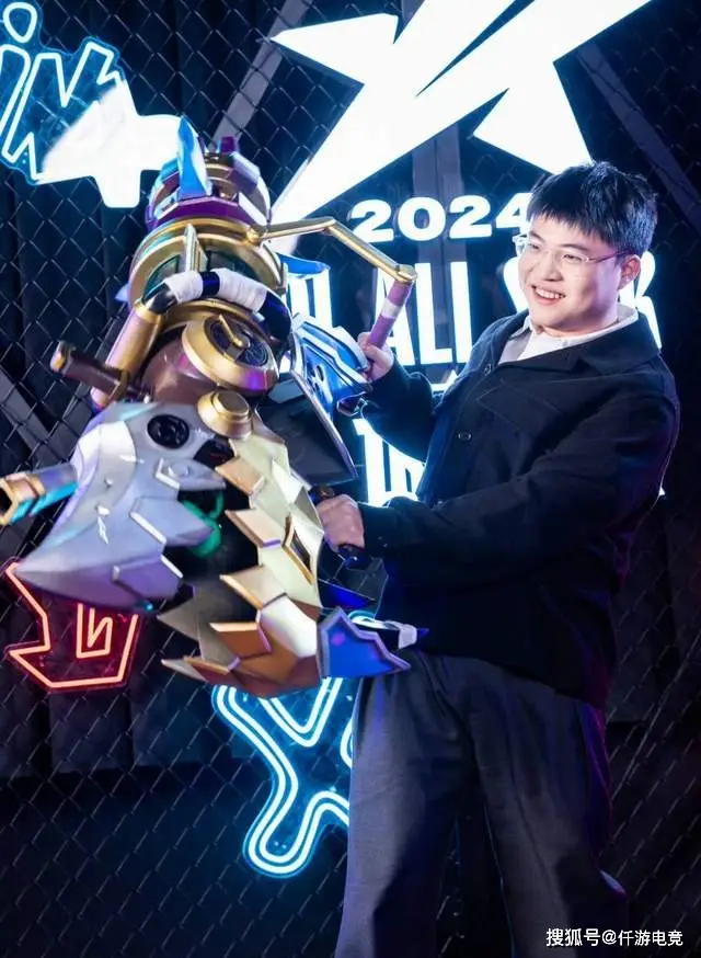 UZI首次回应LOL名人堂：主播去拍手机了，真进的话就选德莱文皮肤__UZI首次回应LOL名人堂：主播去拍手机了，真进的话就选德莱文皮肤