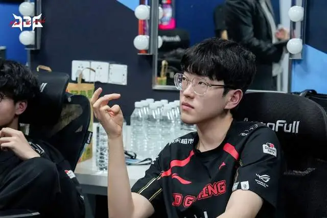 _老豪门传奇_豪门重生墨大少的宠妻手扎免费