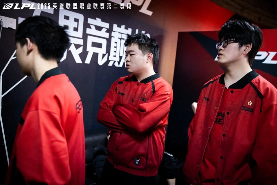 FPX从四连败到三连胜，他们是如何完成惊天逆袭的？